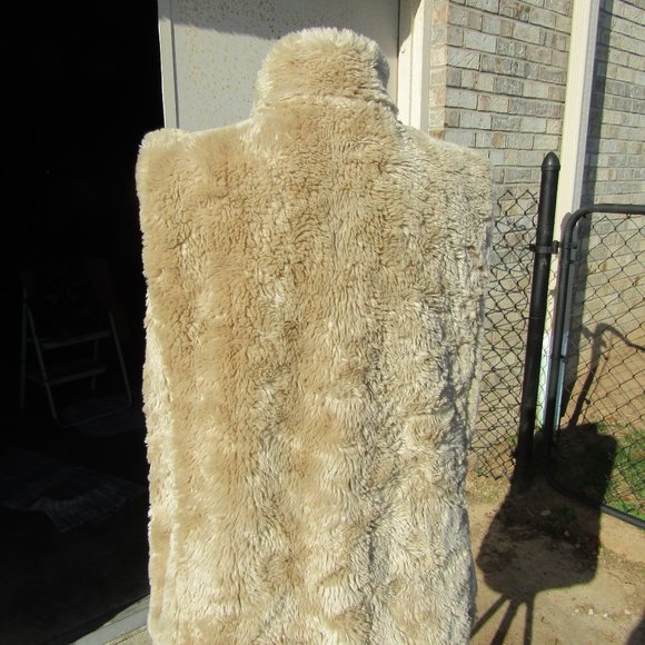 xlarge furry vest lined - Picture 2 of 3
